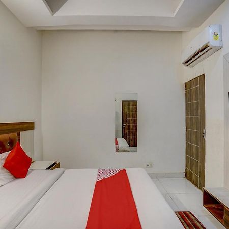 Oyo 78981 The Diamond Nest Noida Exterior photo