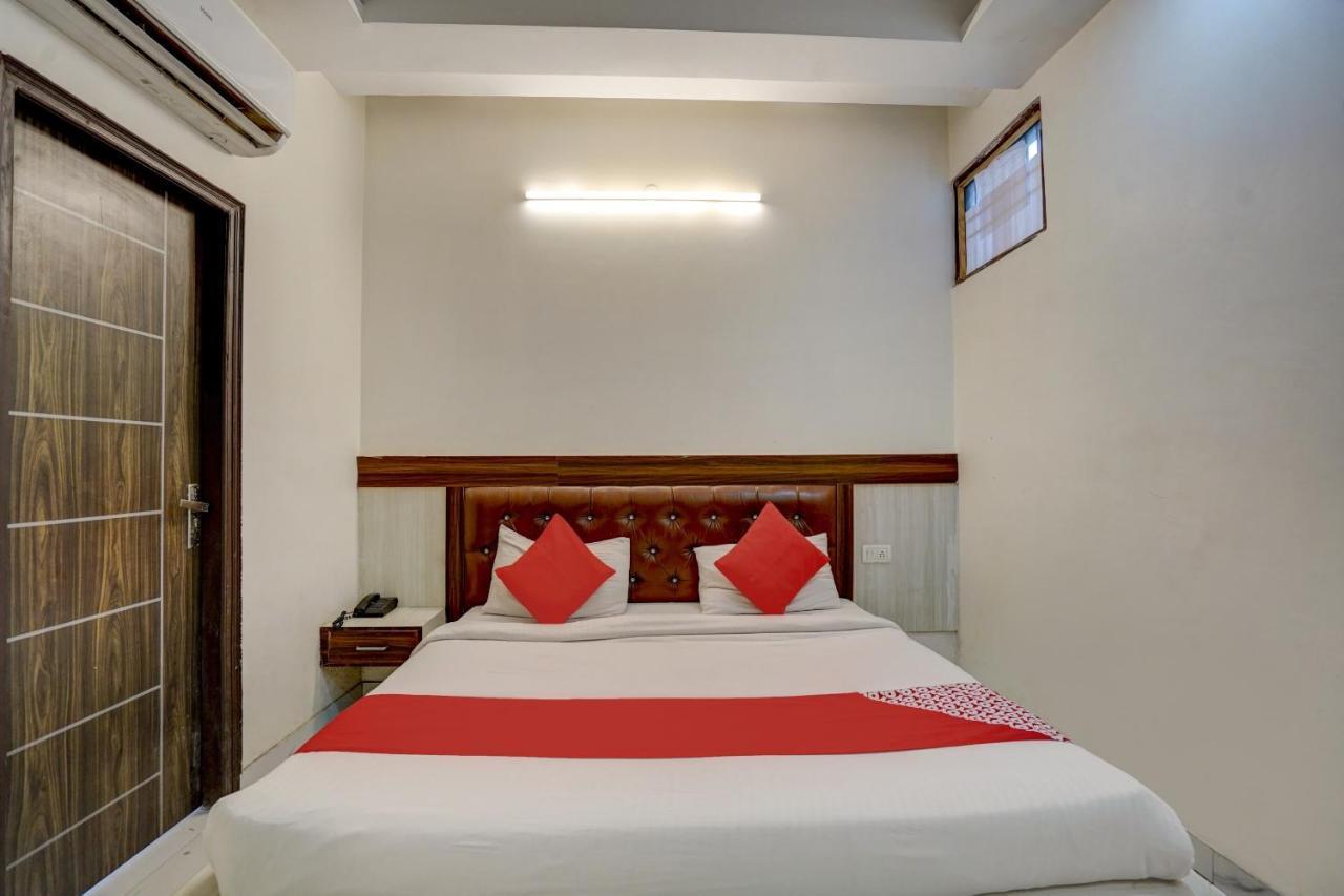 Oyo 78981 The Diamond Nest Noida Exterior photo