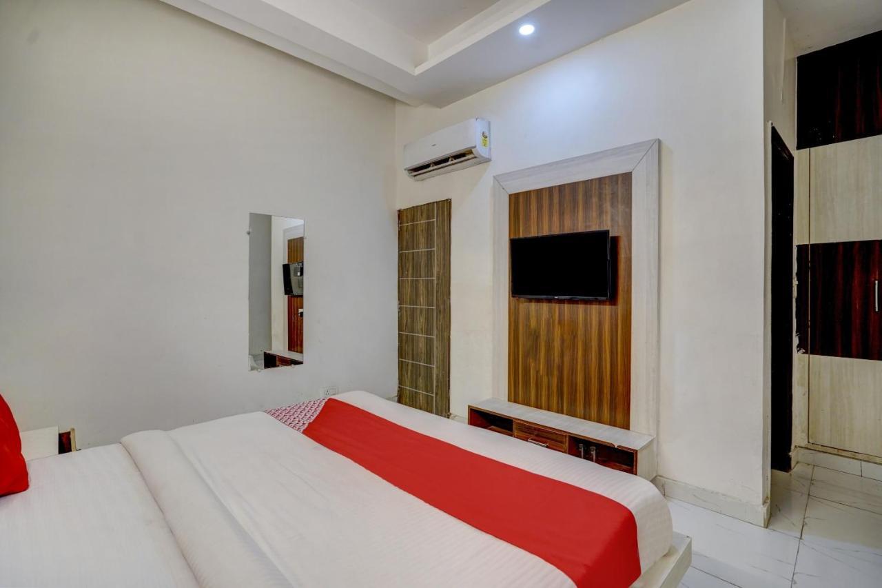 Oyo 78981 The Diamond Nest Noida Exterior photo