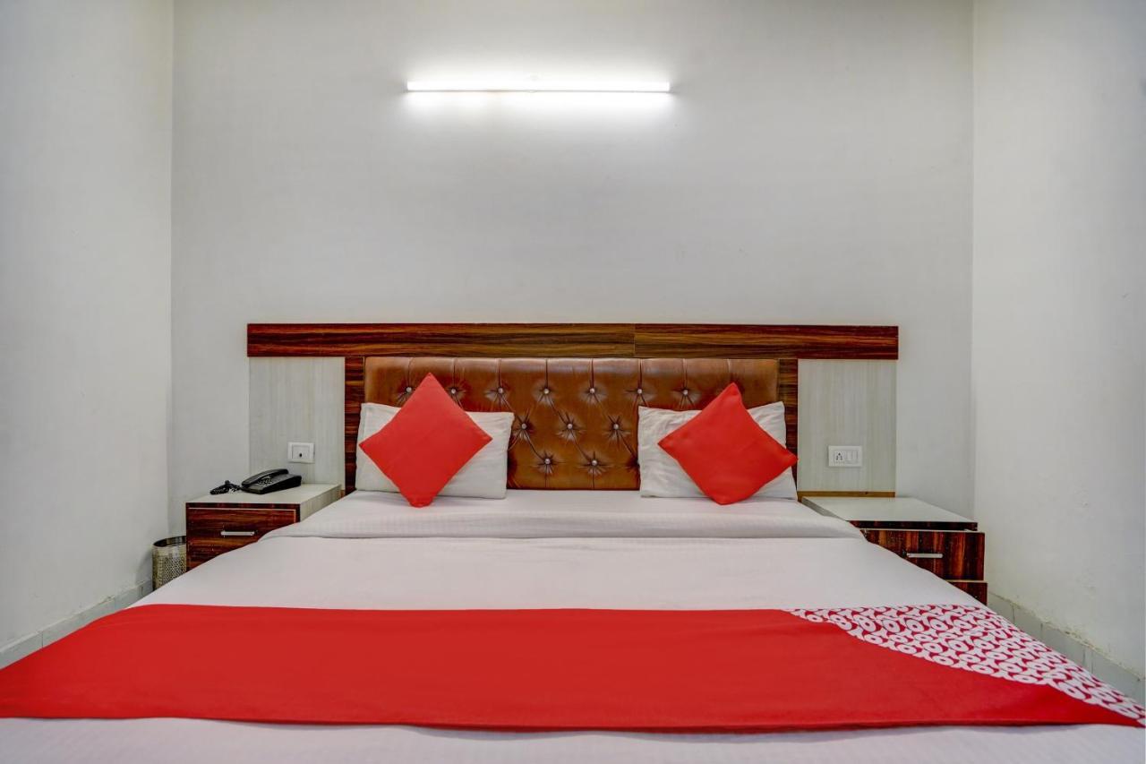Oyo 78981 The Diamond Nest Noida Exterior photo