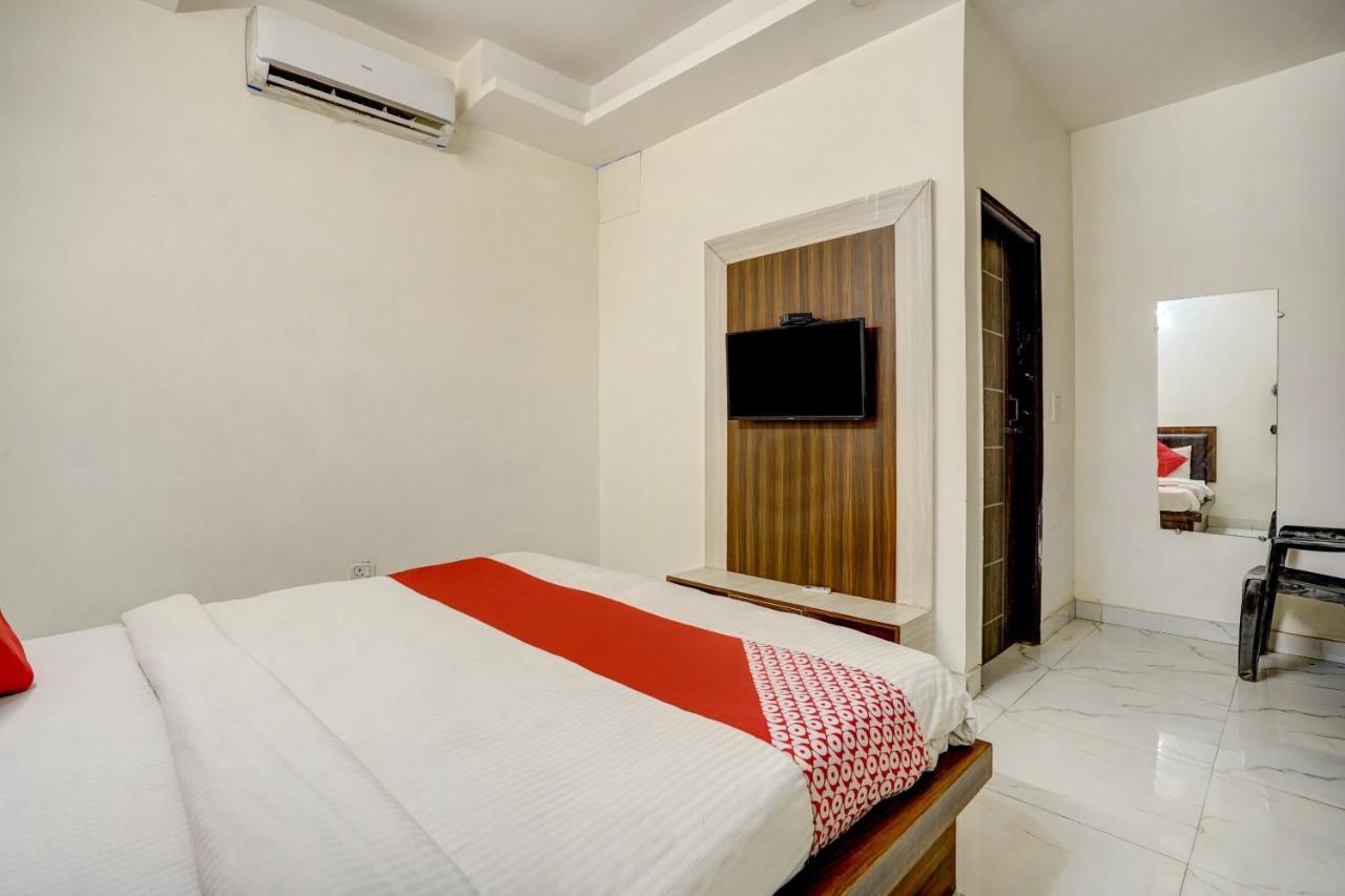 Oyo 78981 The Diamond Nest Noida Exterior photo
