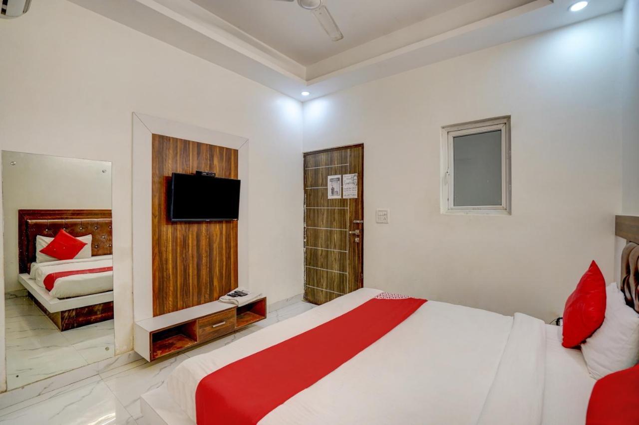 Oyo 78981 The Diamond Nest Noida Exterior photo