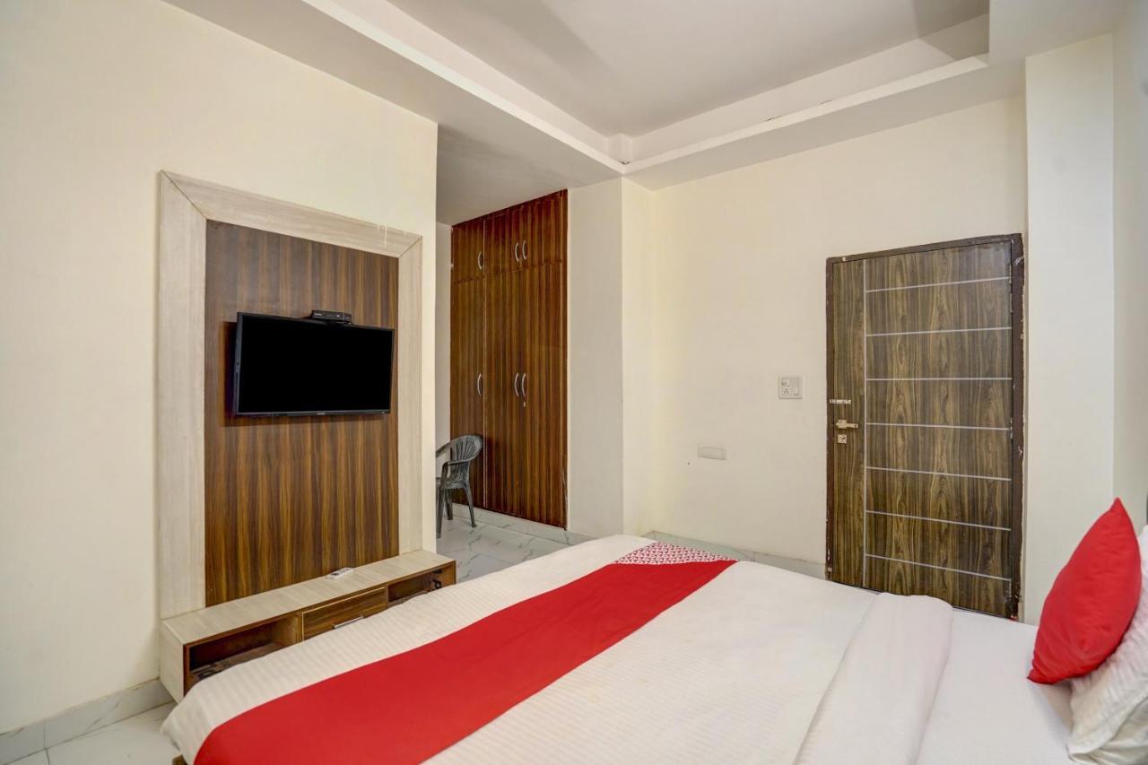 Oyo 78981 The Diamond Nest Noida Exterior photo